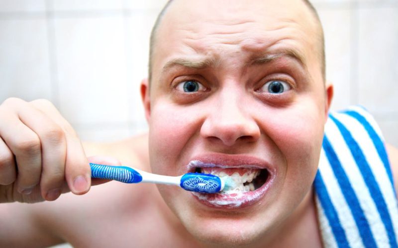 Pourquoi opter pour une brosse à dents électrique en voyage