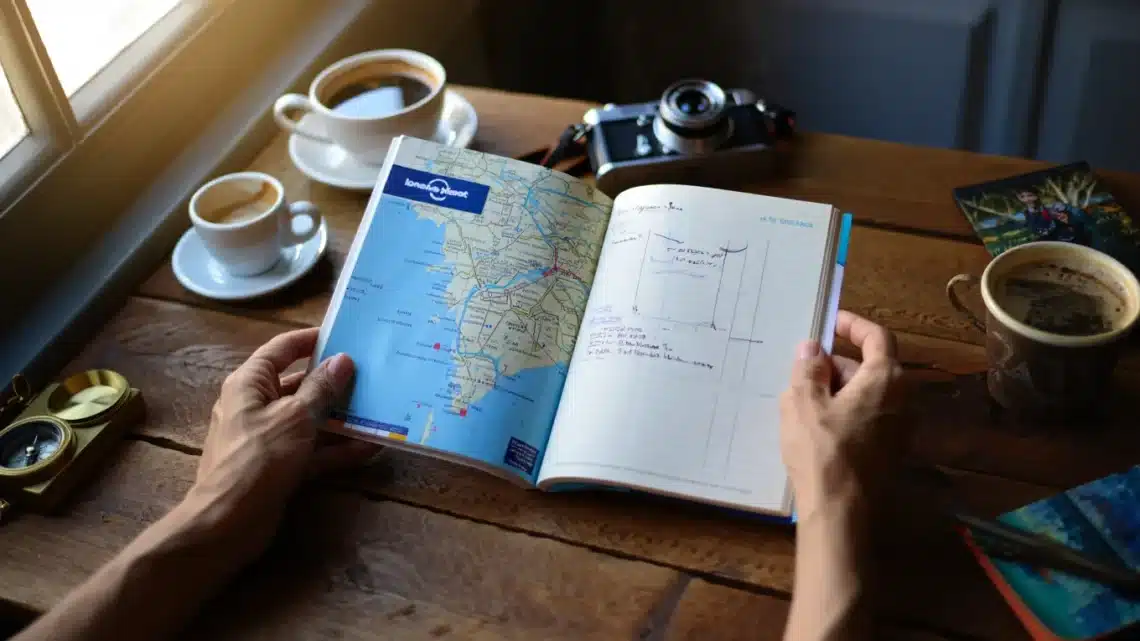 Lonely Planet : le guide indispensable que les vrais voyageurs s’arrachent avant de partir !