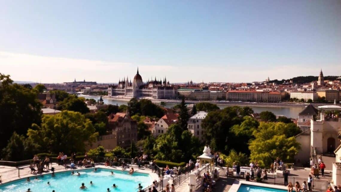 Meilleures activités à Budapest : que visiter entre Parlement, Bains Széchenyi et Bastion des Pêcheurs ?